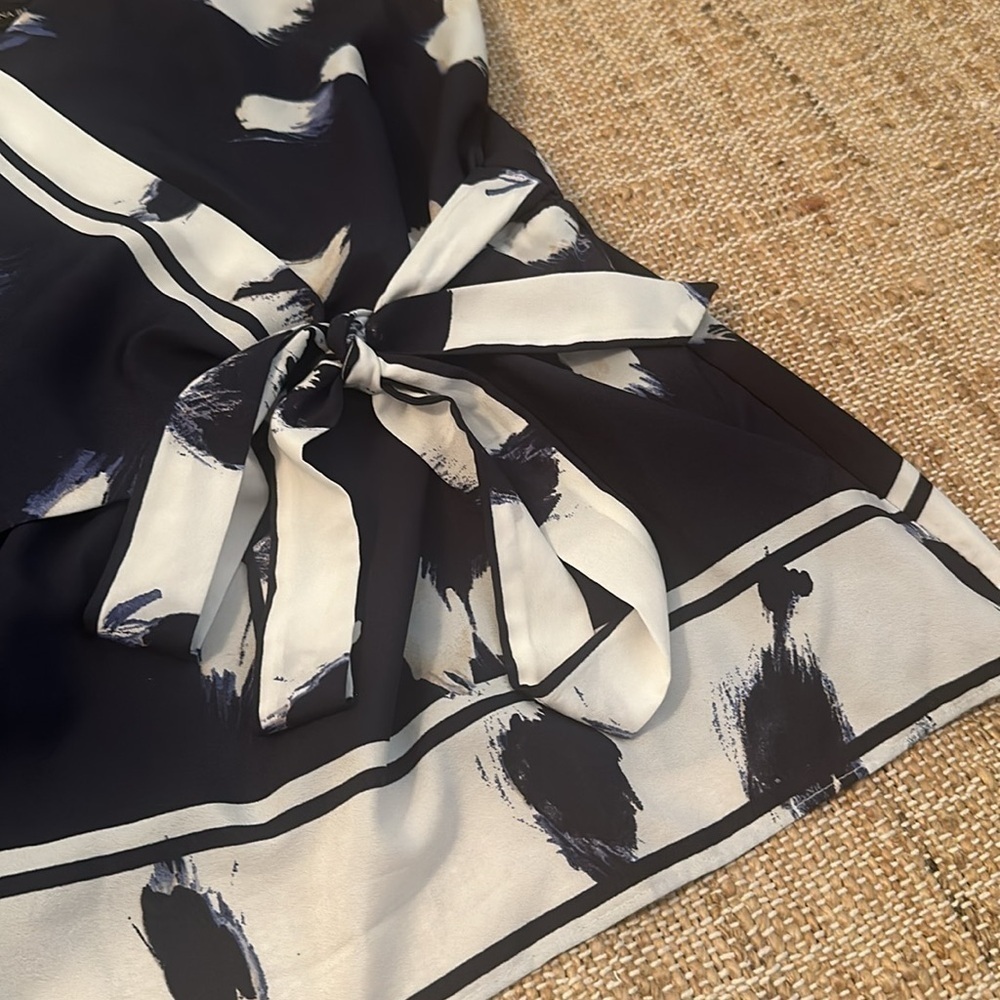Banana Republic Side-Tie Wrap Tank Catherine Animal Print Navy Blue & White M - Picture 3 of 5